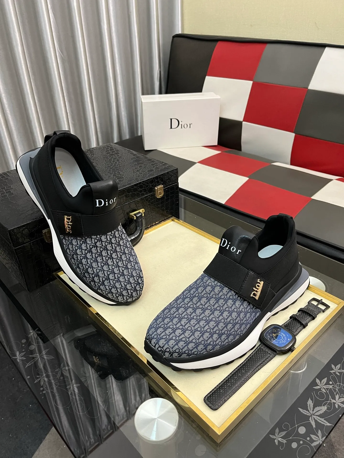 Men's Men's Shoes 💰458⌚️⌚️Dior [Dior] men's casual and trendy shoes are on the market! Strong British fashion style, the upper is made of nubuck leather with printed fabrics, comfortable pigskin lining, and original molded outsole. Designed by European and American masters, the perfect shape creates high quality, super versatile and very comfortable. High-end without losing taste, fashionable and novel! Code number: 38～442️⃣Colors available